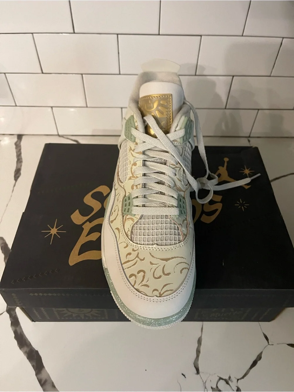 Men’s Jordan Retro 4 Somos Eternos Size 10.5.
